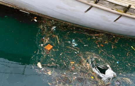 Tokovi na slovensko obalo prinesli ogromno odpadkov, odstranjevanje se nadaljuje (video)