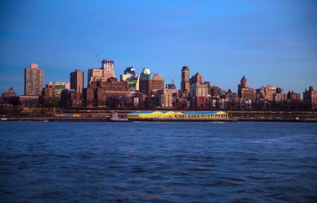 Newyorški bar pod preiskavo zaradi stav o strelskih incidentih
