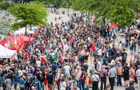 Na tisoče Francozov na ulice zaradi Macronovih reform