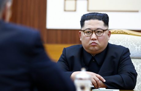 “Kim Jong-un je na kolenih prosil za srečanje z Donaldom Trumpom”