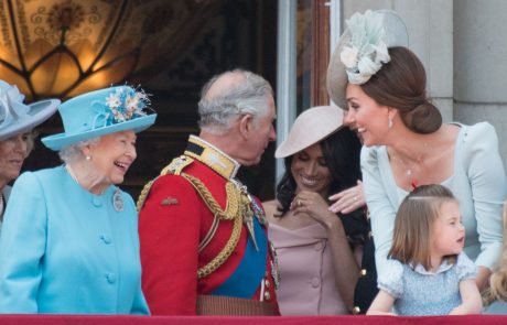 “Britanska kraljica in Kate sta pravi prijateljici, Meghan pa se obnaša kot otrok”