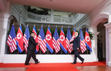 Trump in Kim na zgodovinskem vrhu dosegla dogovor