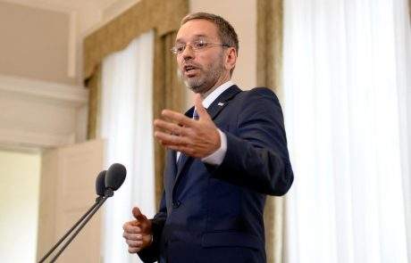 Avstrijski notranji minister bo vztrajal pri nadzoru meje s Slovenijo