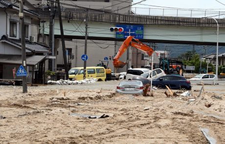 Na Japonskem poplave zahtevale že skoraj 200 žrtev