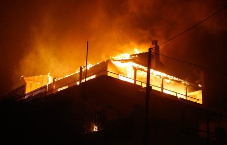 Število smrtnih žrtev požarov v Grčiji naraslo na 50