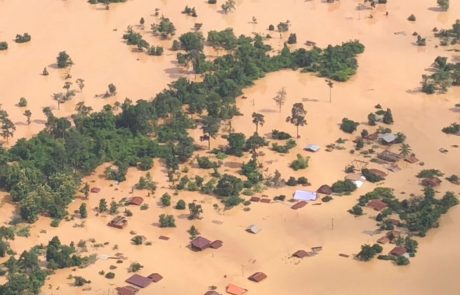 Monsun otežuje reševanje pogrešanih v zrušenju jezu v Laosu