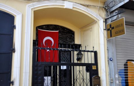 Turško sodišče znova zavrnilo zahtevo za izpustitev ameriškega pastorja