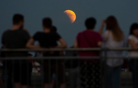 Kaj prinaša popolni lunin mrk, ki bo 21. januarja 2019?