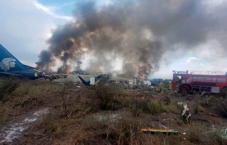 V nesreči letala na severu Mehike 49 ranjenih, preživeli vsi