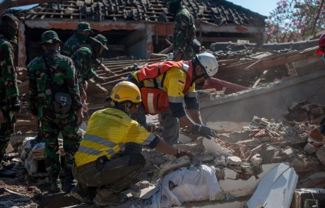 Število žrtev potresa na Lomboku še narašča: Mrtvih najmanj 131