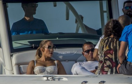 Tako se Jennifer Lopez v kopalkah in njen fant crkljata na luksuzni jahti (foto)