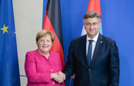 Angela Merkel (po novem) podpira Hrvaško v arbitražnem sporu