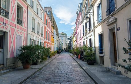 Prebivalci najbolj fotogenične pariške ulice so naveličani instagramerjev in nameravajo prepovedati dostop turistom
