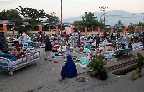 Po potresu in cunamiju na Sulaveziju najmanj 48 mrtvih, pričakujejo še več žrtev
