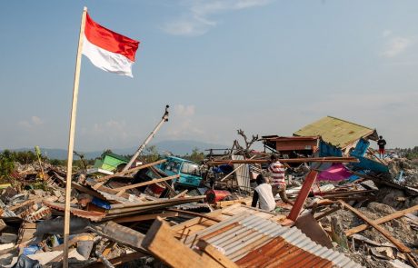 Cunami v Indoneziji terjal že več kot 200 življenj, med žrtvami naj ne bi bilo Slovencev