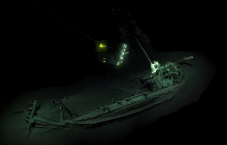 Na dnu Črnega morja odkrili doslej najstarejšo nedotaknjeno ladjo