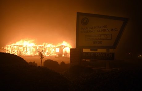 V Kaliforniji požar požgal celotno mesto z 27.000 prebivalci