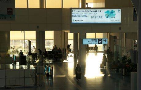 Japonsko letališče preizkuša samovozeči potniški avtobus, ki naj bi potnike vozil med olimpijski igrami prihodnje leto