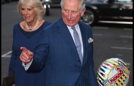 Nove fotografije princa Charlesa, v vlogi dedka, ga prikazujejo precej drugačnega, kot ga običajno vidimo v javnosti