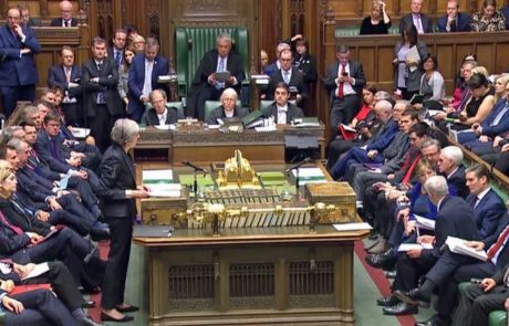Britanski poslanci bodo danes znova razpravljali o brexitu in naslednjih korakih