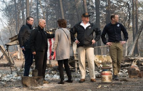 Trump si je ogledal pogorišča v Kaliforniji: “Zelo žalostno je videti to.”