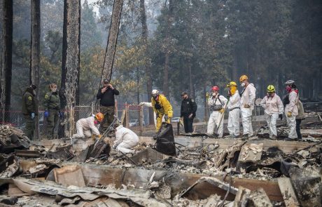 Iskanje žrtev požara na severu Kalifornije sedaj ogroža dež