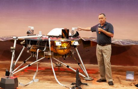 Nasini znanstveniki navdušeni nad uspešnim pristankom na Marsu
