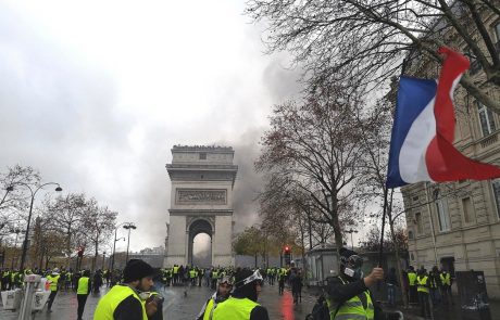 Po izgredih v Parizu aretirali več kot 400 ljudi