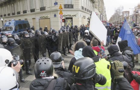 Francija po protestih: priprtih 1220 protestnikov
