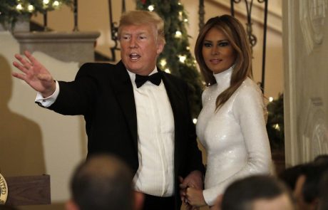 Trump pred božičem potarnal: Ubogi jaz, sam v Beli hiši