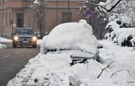 V BiH in Srbiji sneži že 24 ur, razglasili rdeči alarm
