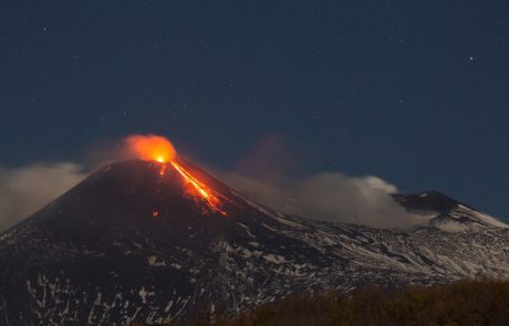 Na Siciliji danes izbruhnil vulkan Etna