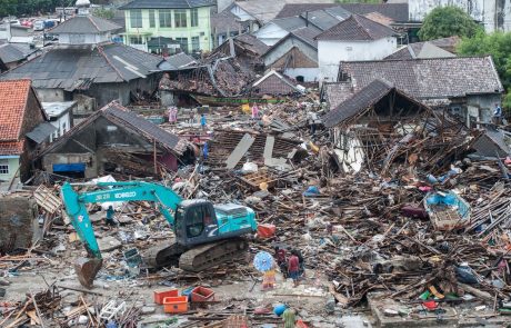 Število žrtev cunamija v Indoneziji preseglo 370