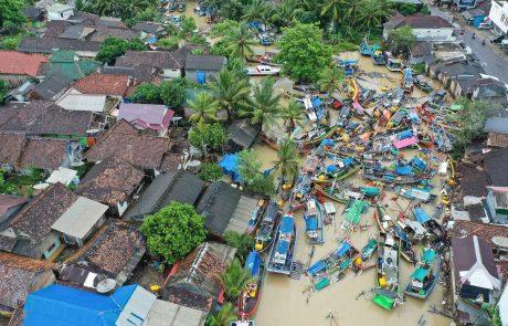 Domove zaradi cunamija zapustilo 40.000 Indonezijcev