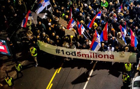V Srbiji znova tisoči protestnikov proti Vučiću