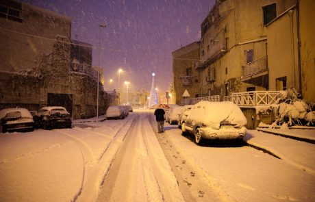 Huda burja, sneg in poledica povzročajo ogromno težav v prometu na Balkanu