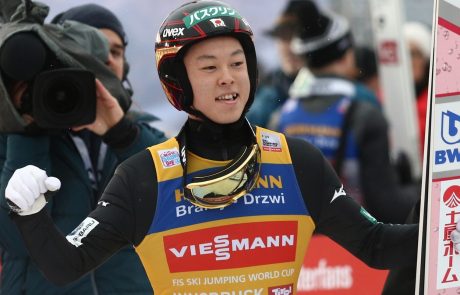 Japonec Ryoyu Kobayashi osvojil še četrto zmago na novoletni turneji smučarskih skokov