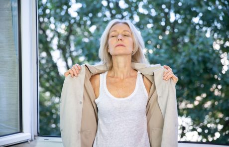 Težave, ki jih prinaša menopavza, lahko močno olajša že zdrav življenjski slog