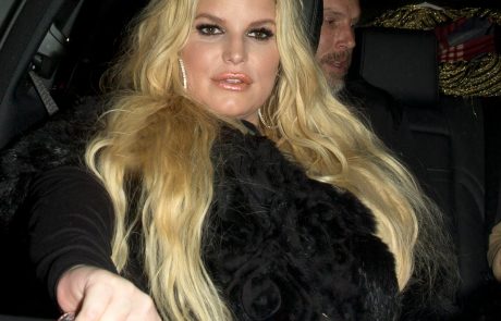 Jessica Simpson pokazala, kako je videti po tem, ko je izgubila 45 kilogramov