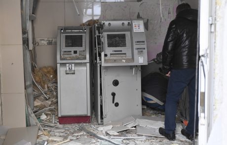 Neznanci v Ajdovščini razstrelili bankomat