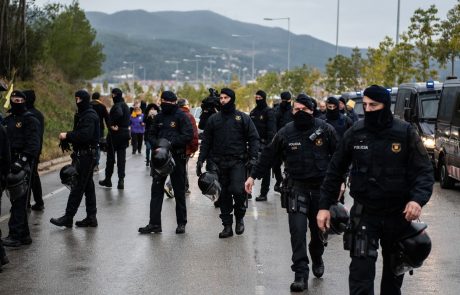 Na novih protestih v Kataloniji spopadi med policijo in protestniki