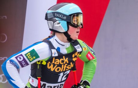 Slovensko slalomsko čast je ubranila Meta Hrovat, ki je bila z zaostankom 2,70 sekunde deseta