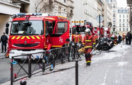 Za požar v Parizu, ki je terjal deset smrtih žrtev, obtožena ženska s psihičnimi težavami