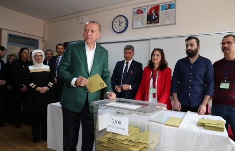 Hud udarec za Erdogana: na lokalnih volitvah izgubil Ankaro, pod vprašajem tudi Istanbul