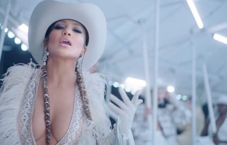 Jennifer Lopez se že pretirano trudi dokazati, kako seksi je: V 50. letu pokazala golo zadnjico