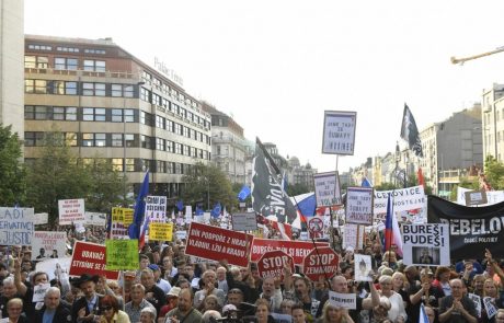Na Češkem se nadaljujejo protesti proti populističnemu predsedniku