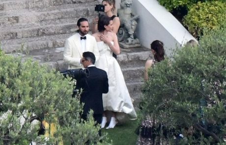 Poroka vnukinje Grace Kelly v stilu: Poročila se je v Saint Laurentu in Chanelu