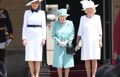 Eden najbojših stajlingov do sedaj: Melania na obisku pri britanski kraljici