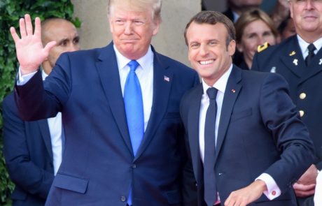 Posušilo se je drevo prijateljstva, ki sta ga posadila Trump in Macron