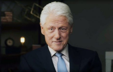 Bill Clinton v ženini družbi zapustil bolnišnico, vrača se v New York